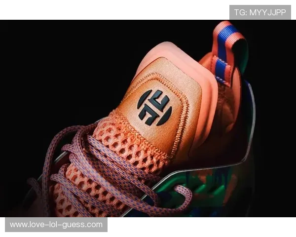 耐克足球广告带你穿越次元召唤全球球星与动漫人物同场竞技