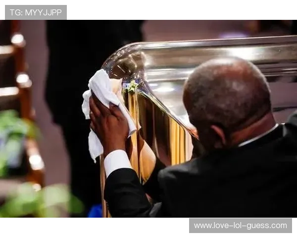 英国足球明星齐声悼念乔治弗洛伊德表达团结与公正呼声