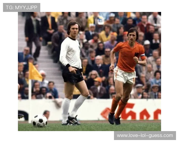 足球传奇谢幕时刻 球星告别词背后的情感与回忆