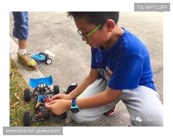 足球明星背背佳助力健康 运动员与科技结合创新提升表现