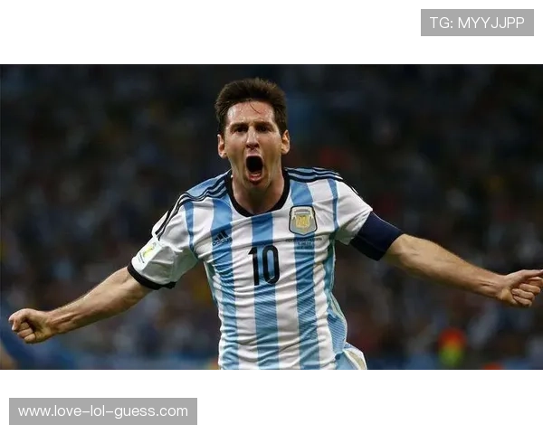 足球球星的饮食秘笈:从梅西到C罗的营养餐单揭秘 足球球星的饮食秘笈:从梅西到C罗的营养餐单揭秘